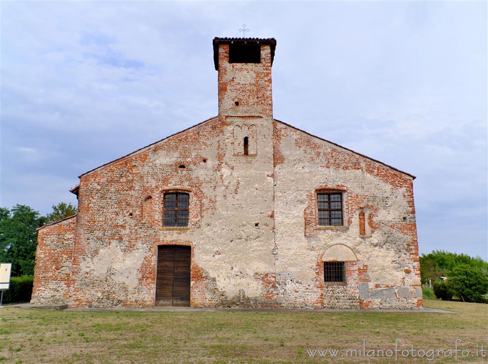 Lenta (Vercelli, Italy) - Facade of St Stephen's Church